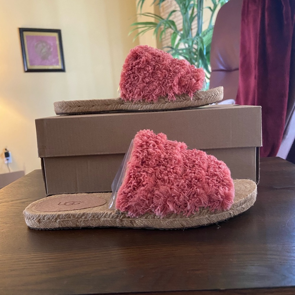 UGG NIB EDITH SLIDE SANDAL-SIZE 5-CORAL